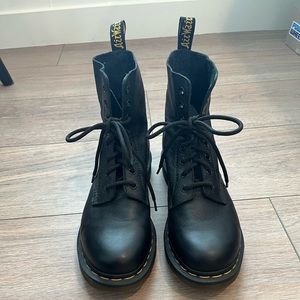 Dr. Martens 1460 WOMEN'S PASCAL VIRGINIA LEATHER BOOTS